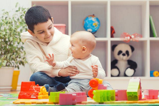 pos proetoimazoume to paidi gia to neogennito aderfaki tou 2