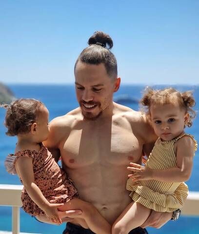 lefteris petrounias kores paralia