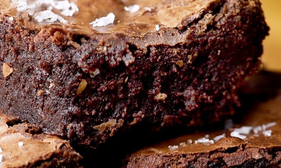 Συνταγή για τα πιο νόστιμα brownies που έχετε φτιάξει (vid)