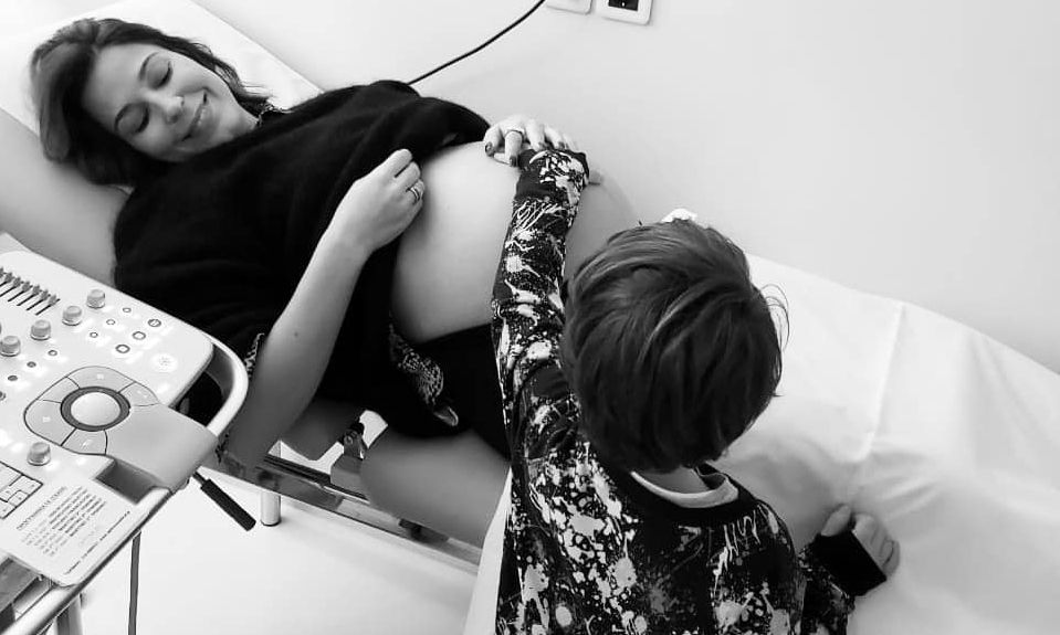 Κατερίνα Παπουτσάκη: Ο γιος της Μάξιμος απολαμβάνει τα παιχνίδια στο χιόνι - Δείτε τις υπέροχες φώτο
